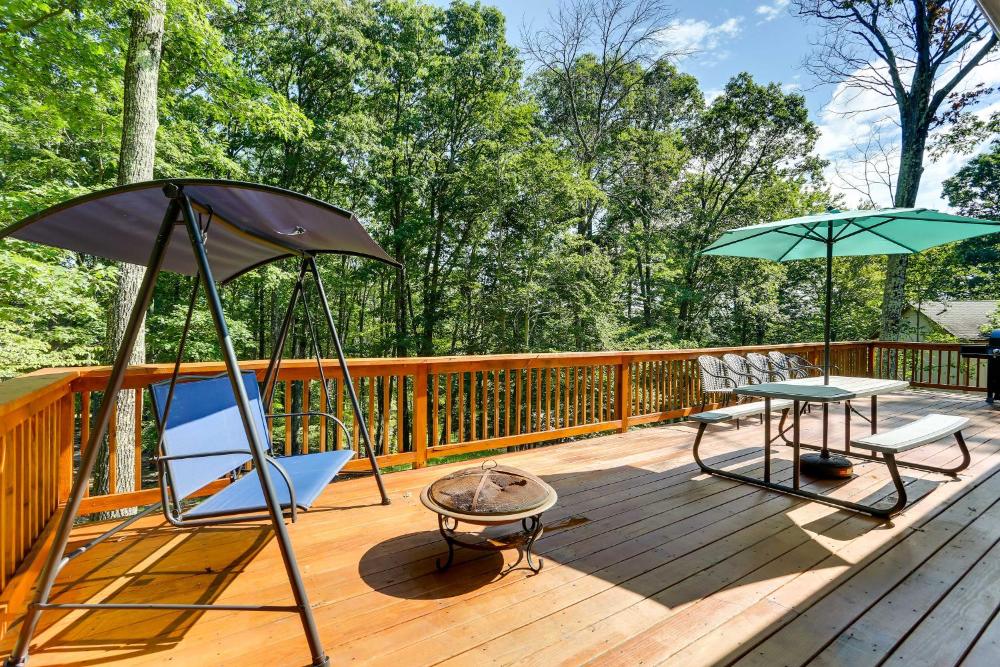 Walk to Lake Wallenpaupack Poconos Vacation Home